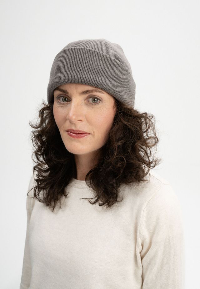 Unisex Fine Knit Beanie Style HIMMAT bear melange | MELA