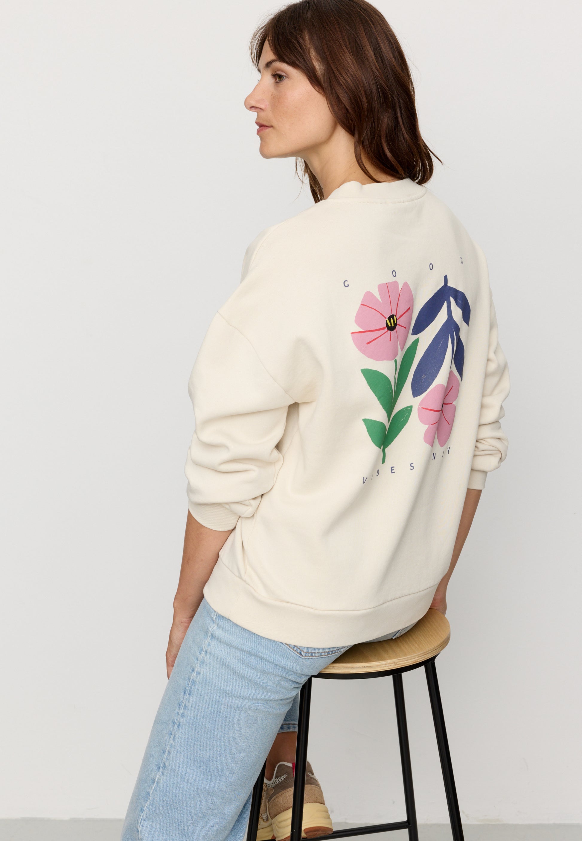 Sweatshirt NERINE GOOD VIBES actic white | recolution