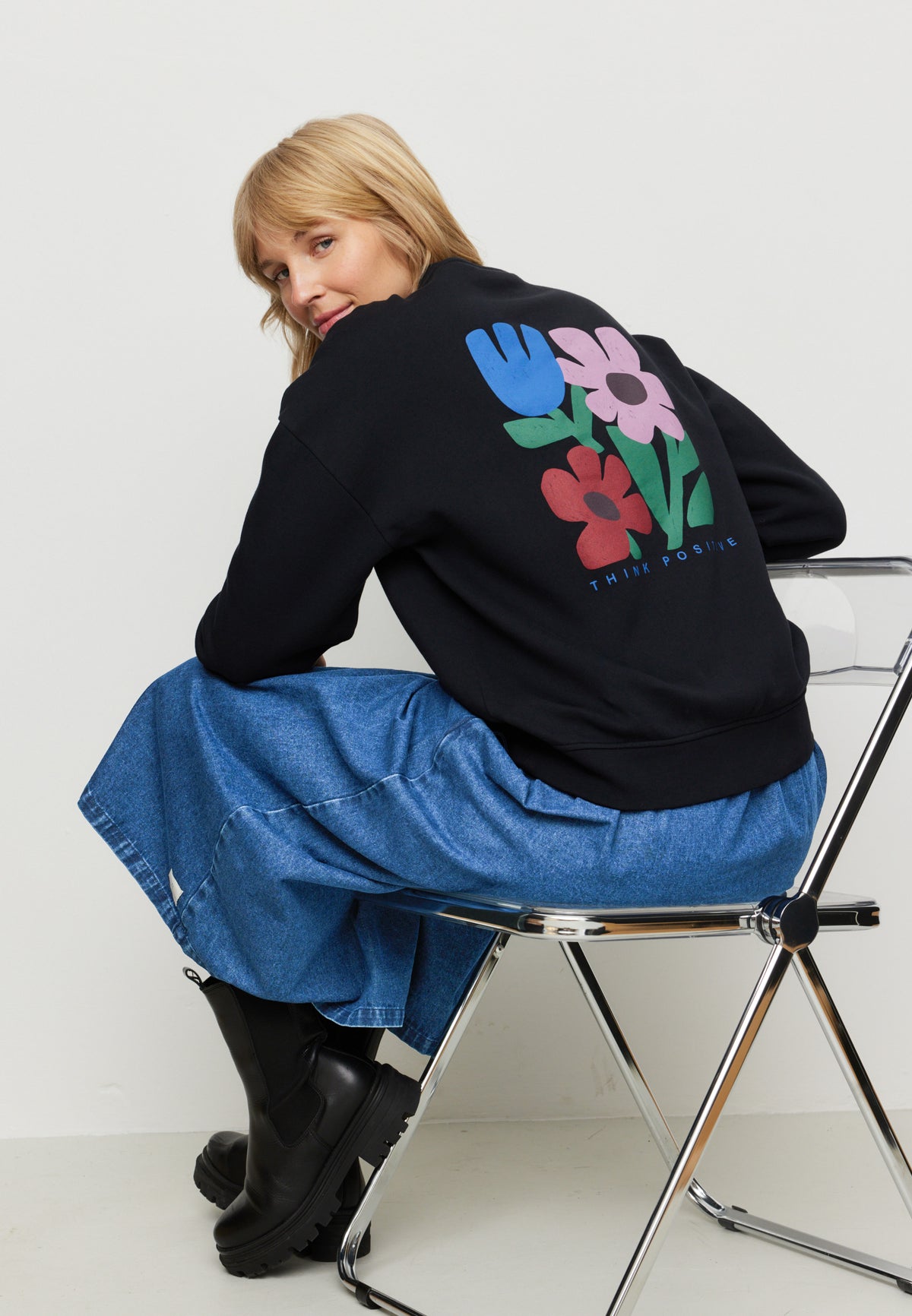 Sweatshirt NERINE THINK POSITIVE black | recolution