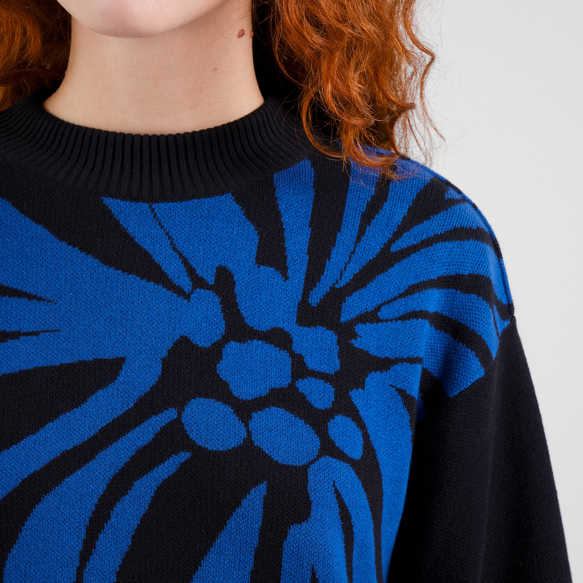Sweater Limhamn Big Flower Blue | DEDICATED