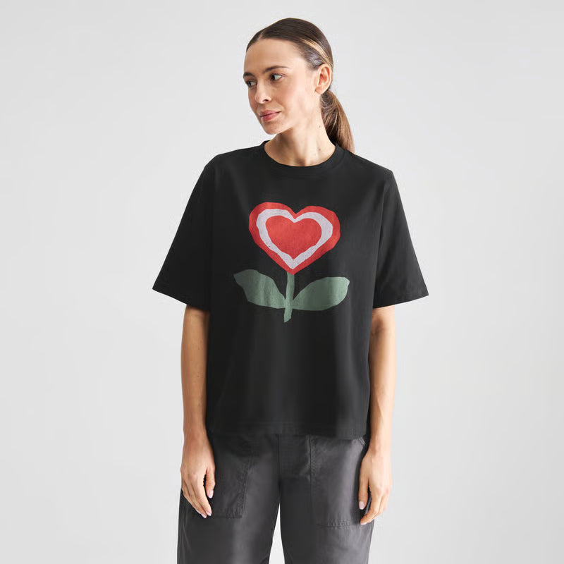 T-shirt Vadstena Love Flower Black | DEDICATED