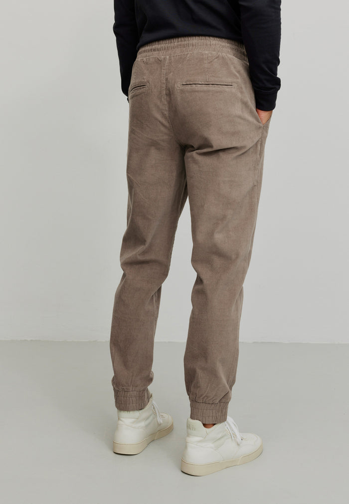 Jogg Chino CYPERUS hazel brown | recolution