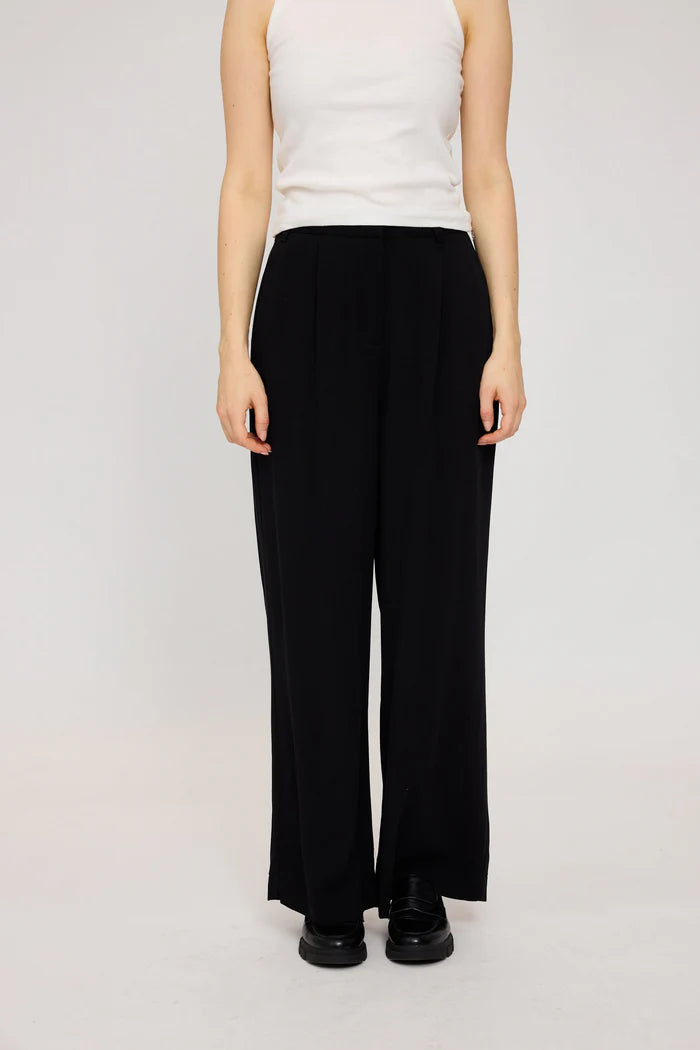 Pleated Viscose Pants black | MAZINE