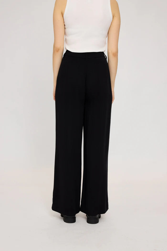 Pleated Viscose Pants black | MAZINE