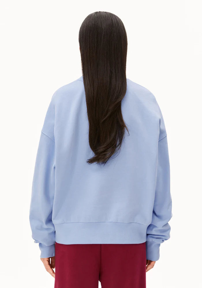 ICONIC Å ALIZAA SWEAT soft blue | ARMEDANGELS