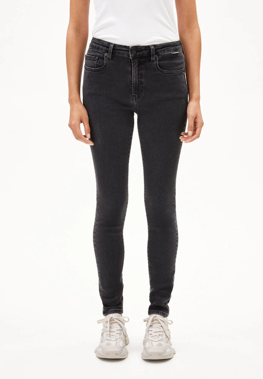 Jeans TILLAA MID WAIST SKINNY true black washed | ARMEDANGELS