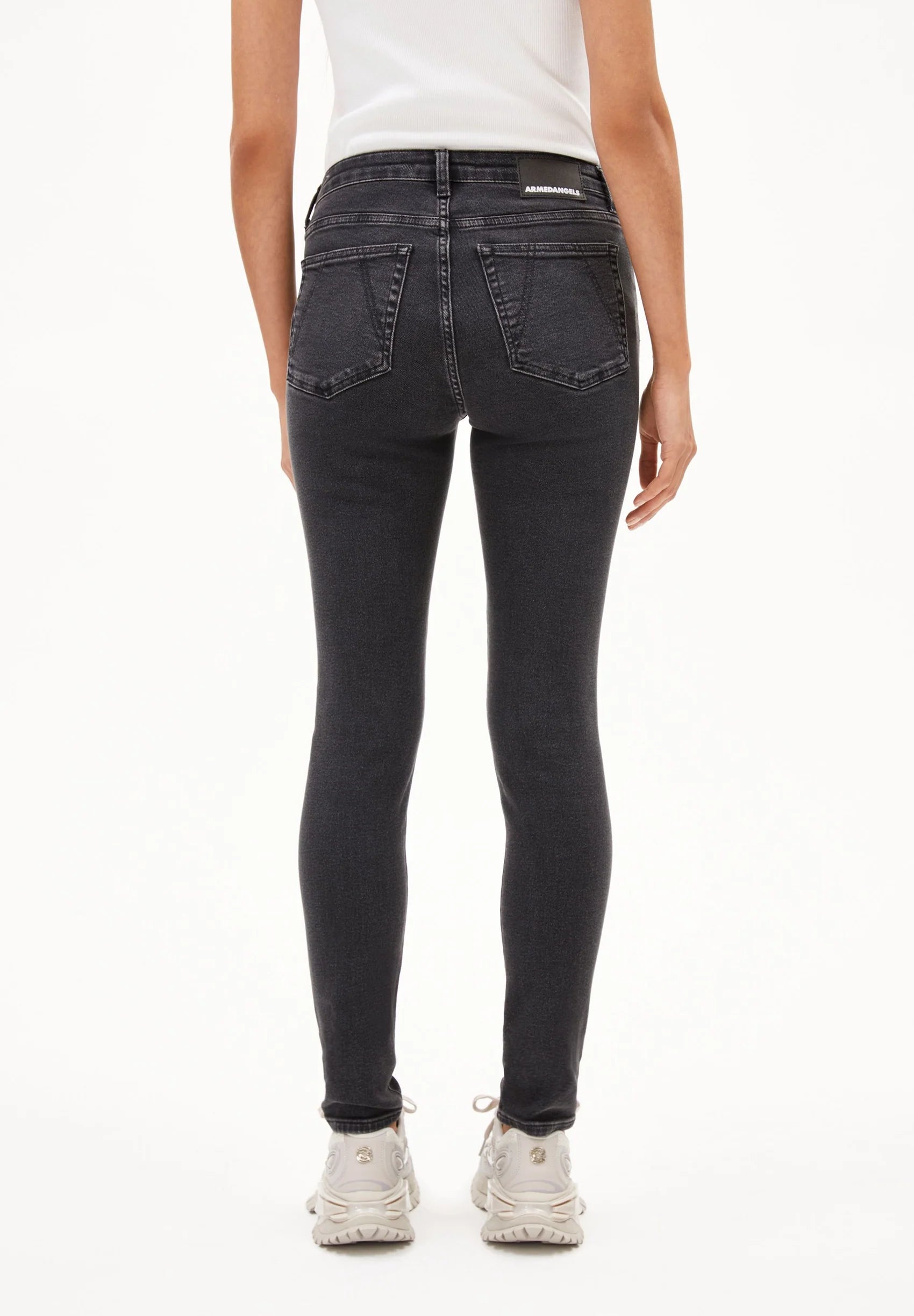 Jeans TILLAA MID WAIST SKINNY true black washed | ARMEDANGELS