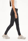 Jeans TILLAA MID WAIST SKINNY true black washed | ARMEDANGELS