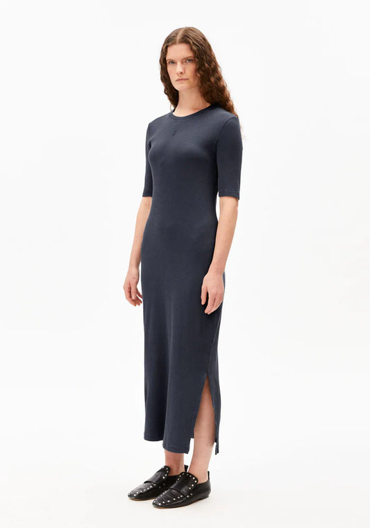 Kleid SEHAARAA GMT DYE DRESS tinted navy | ARMEDANGELS