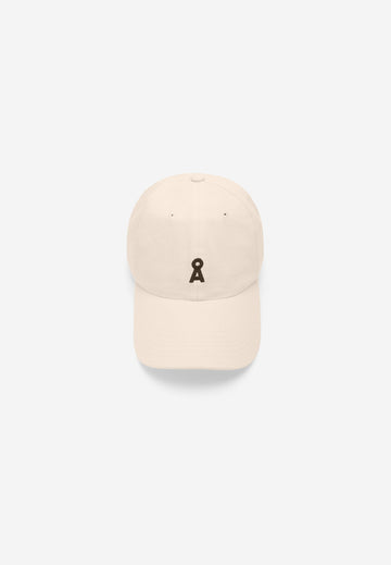 YENAAS BOLD CAP W oatmilk-black | ARMEDANGELS