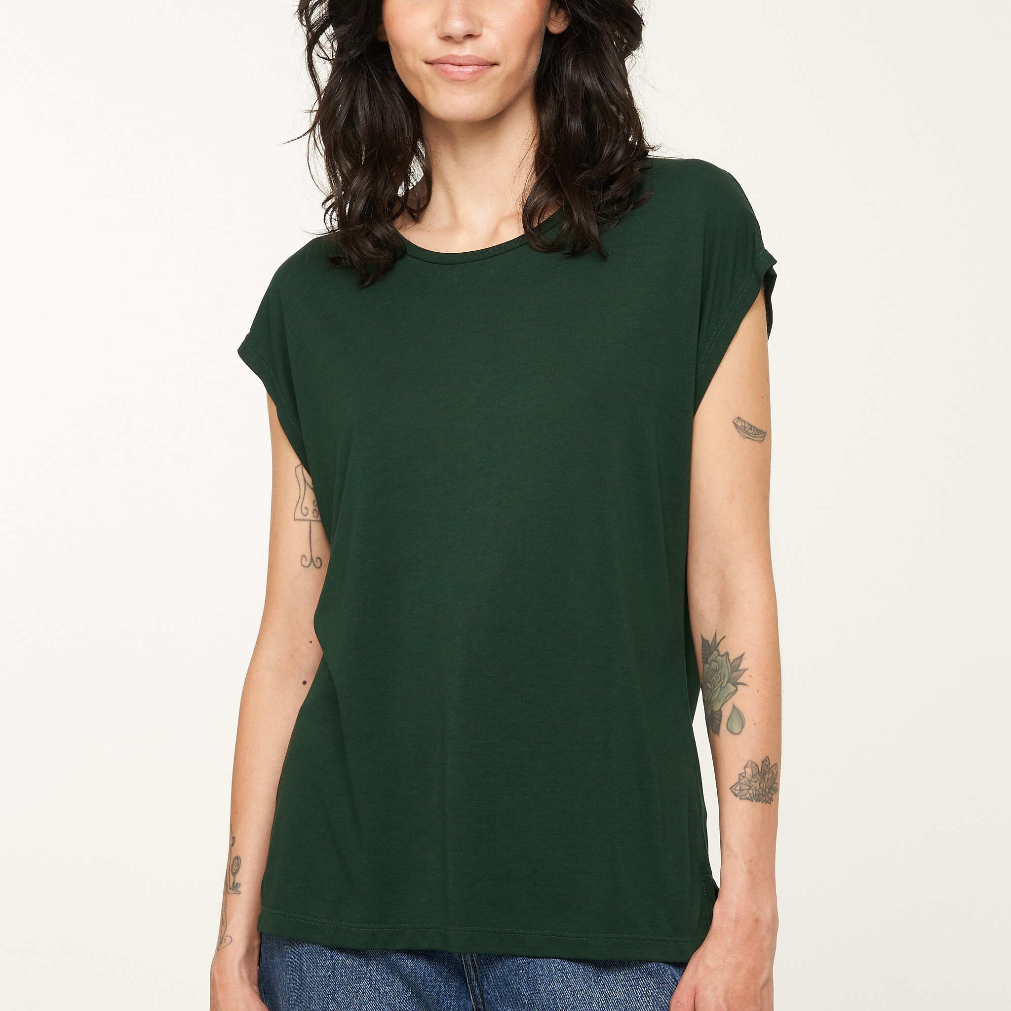 T-Shirt MITHILA ECOVERO™ dark green | recolution