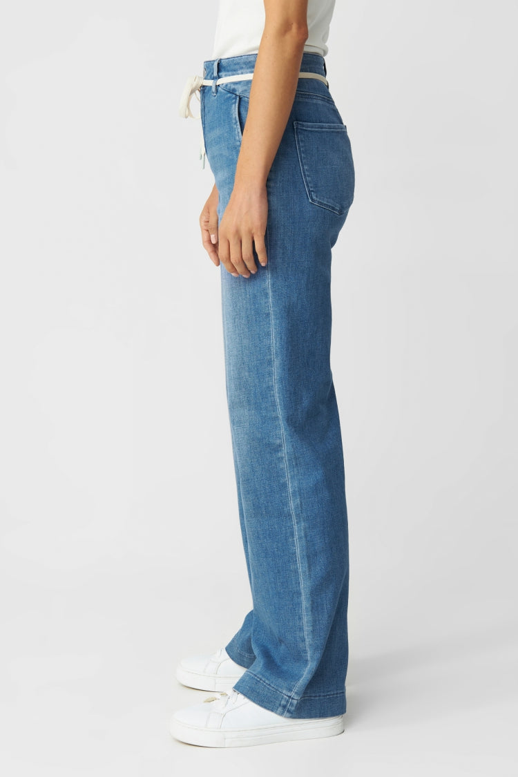 Jeans DEW Flared Soft Denim - French Pocket medium blue | DAWN