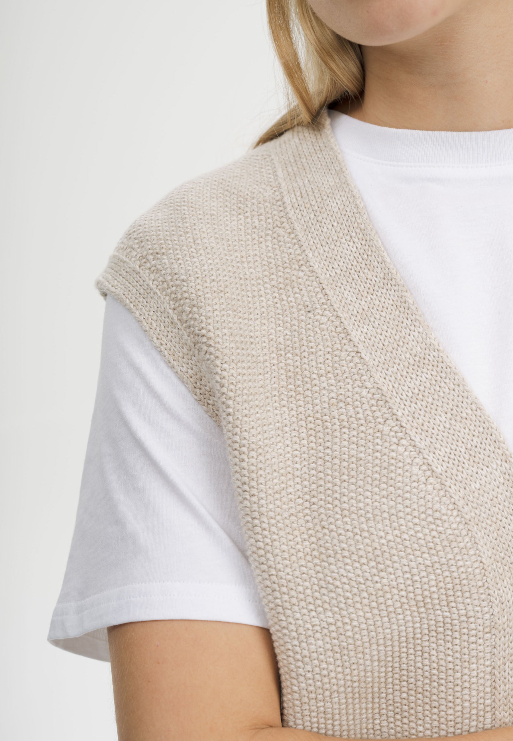 Women Structured Knit Vest Style BHOJA cream speckles | MELA