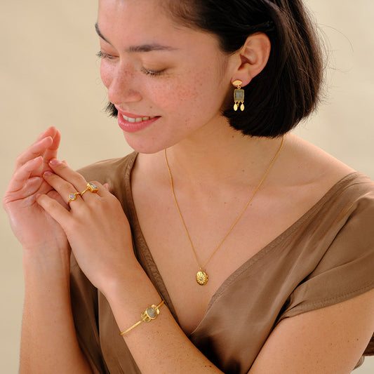 Oval Locket Small Peridot Halskette | a Beautiful Story