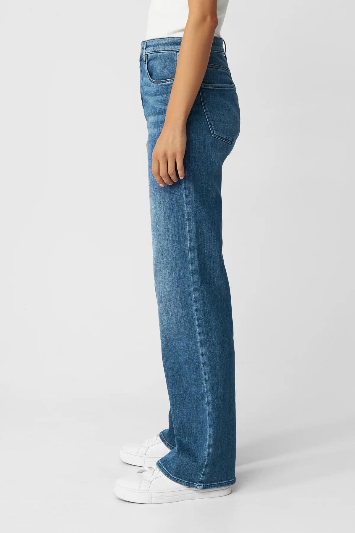 Jeans DEW Flared Soft Denim - Classic Medium blue 201 | DAWN