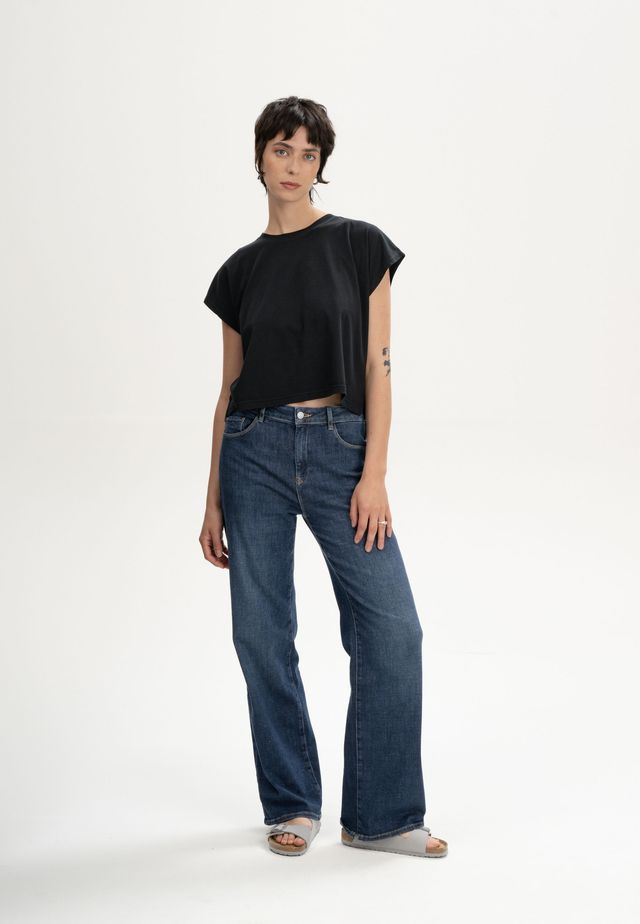 Cropped T-Shirt BHAMINI black | MELAWEAR