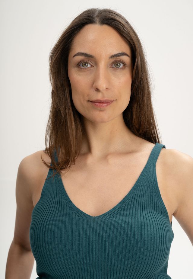 V-Neck Strick Top RHADA deep sea | MELAWEAR