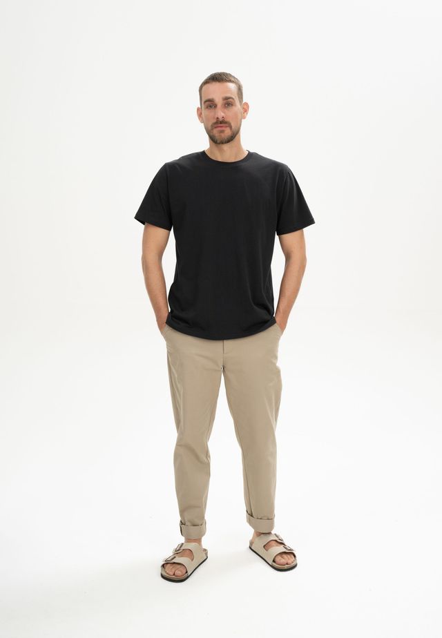 T-Shirt SADHIL schwarz | MELAWEAR