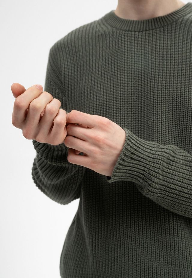 Strickpullover RAVI grün melange | MELAWEAR