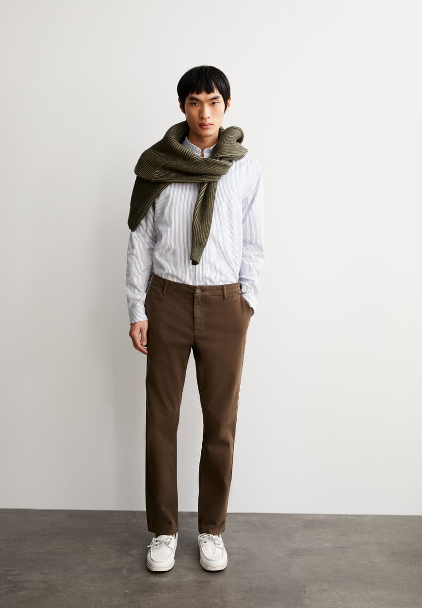 Chino AASTER tree shade | ARMEDANGELS