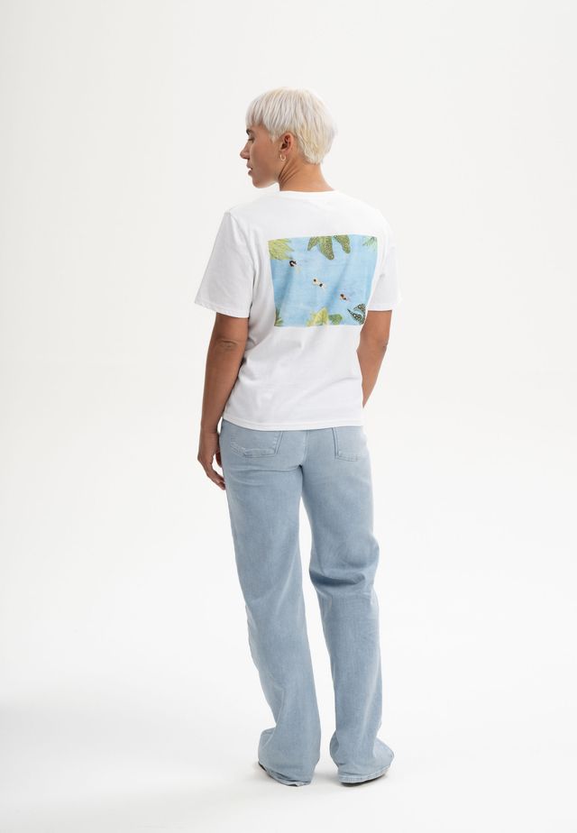 T-Shirt TANIKA Artist Edition Atelier Mave Print secret lake | MELAWEAR