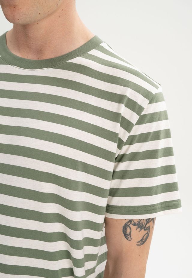 T-Shirt SADHIL thyme stripes | MELAWEAR