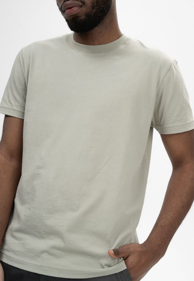 T-Shirt AVAN dusty green | MELAWEAR