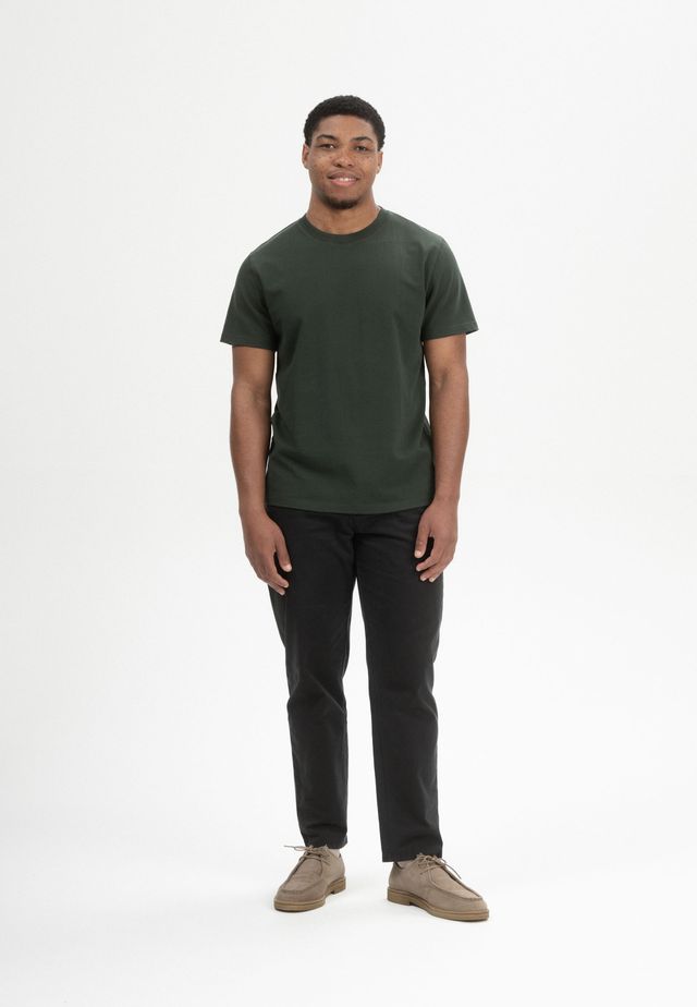 T-Shirt heavy PRAVIN dunkelgrün | MELAWEAR