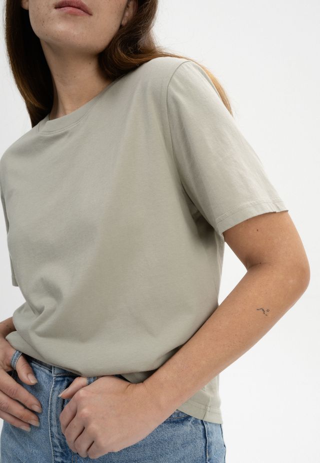 T-Shirt TANIKA dusty green | MELAWEAR