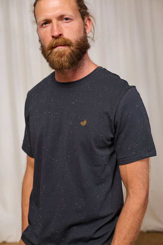 T-Shirt QALITO dark sand | TWOTHIRDS