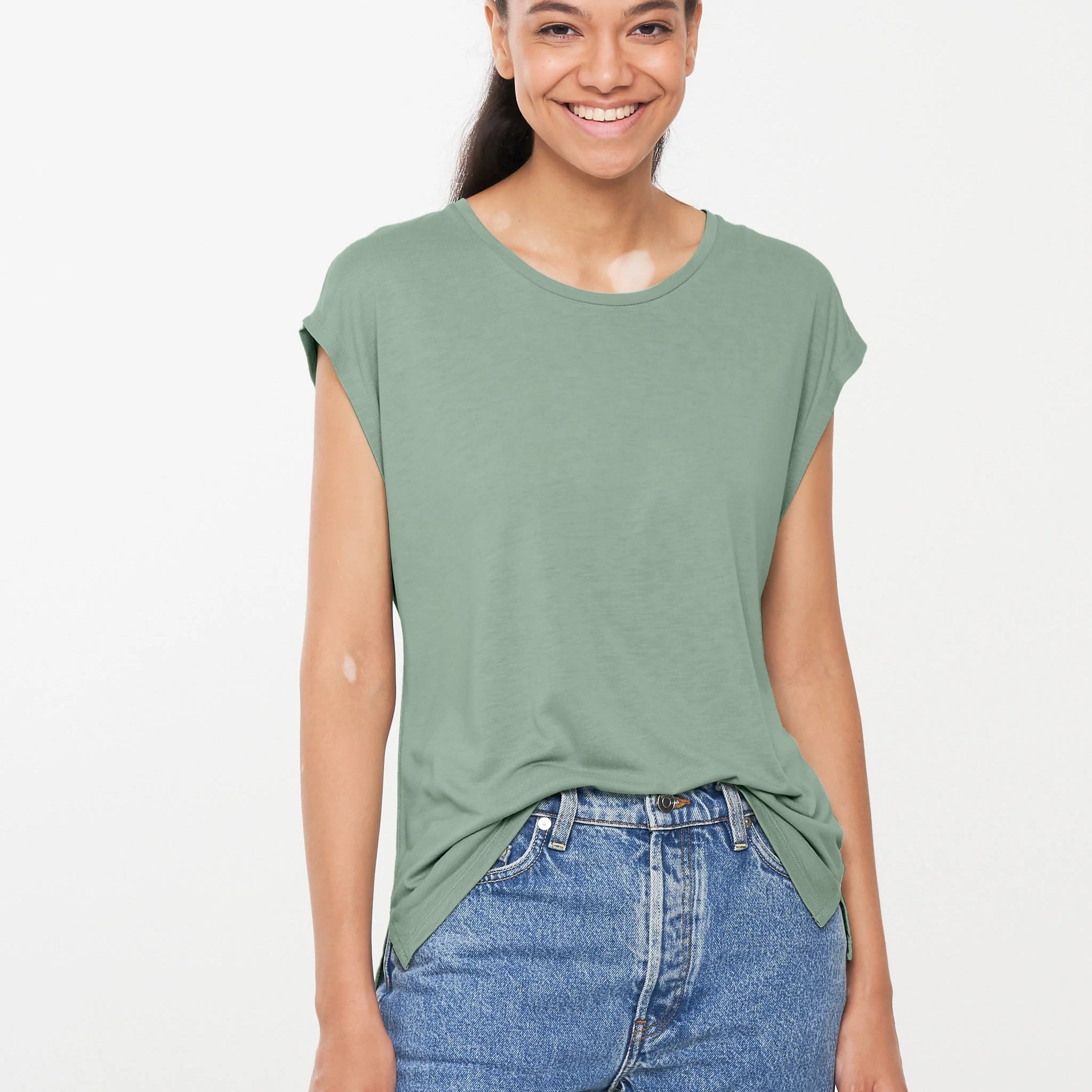 T-Shirt MITHILA ECOVERO™ leaf green | recolution