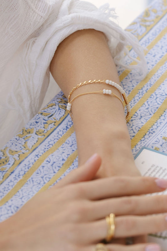 Armband Triple White Beads bracelet Gold | wildthings
